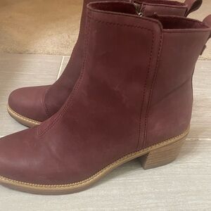 Tom’s Everly Burgundy Boots Size 9